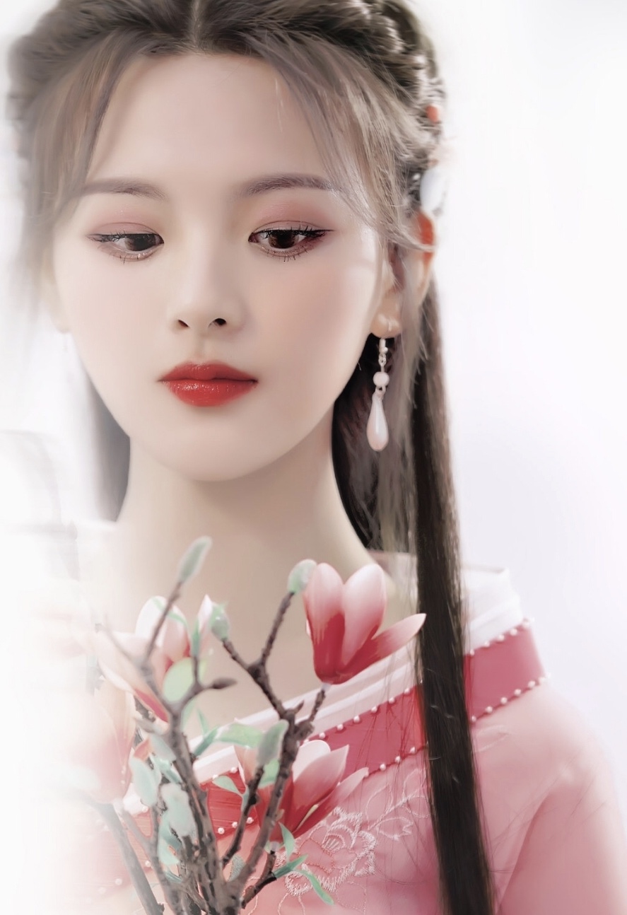 杨超越首度出演大女主剧古装造型要成为新的小仙女了