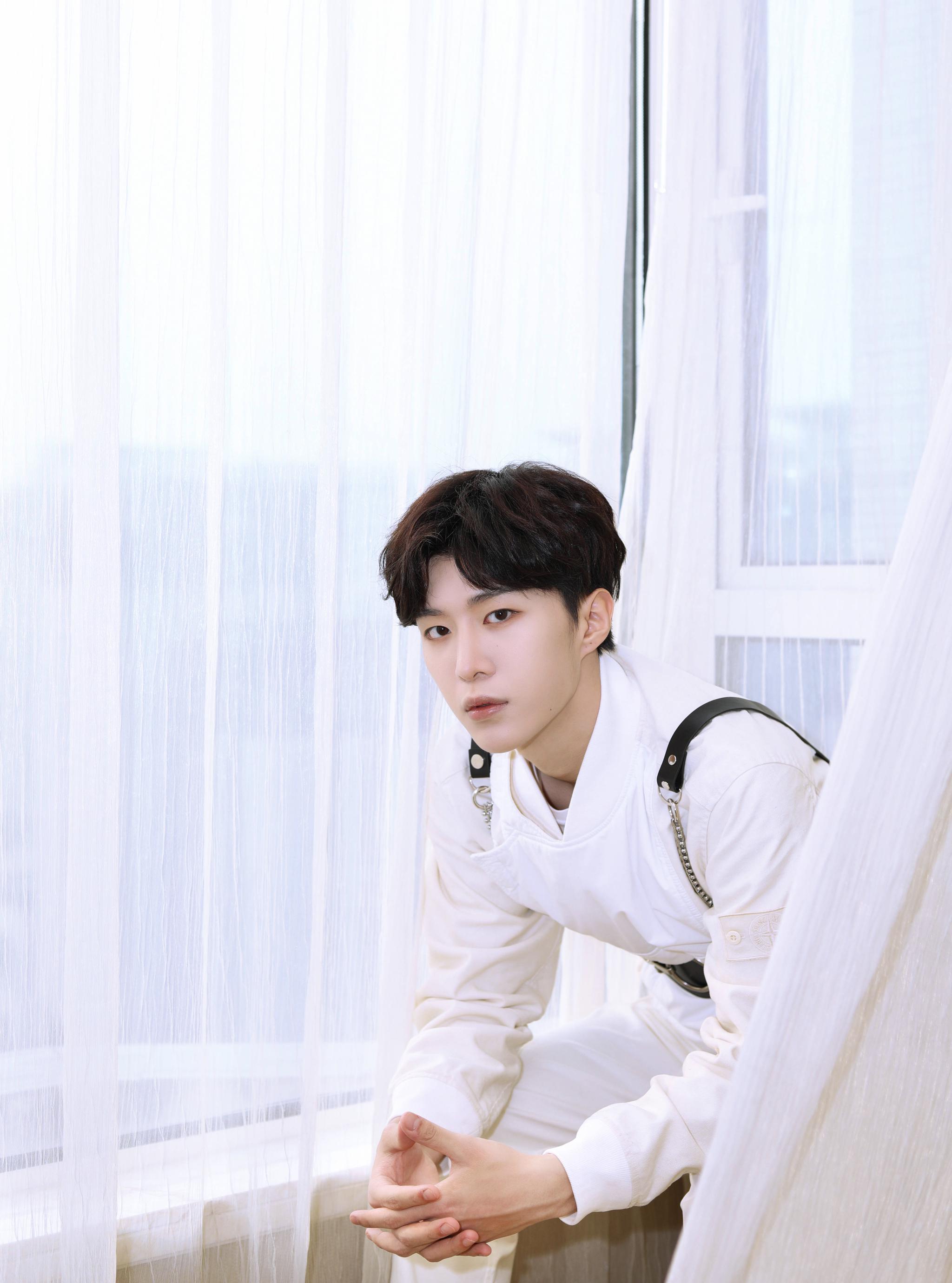 范丞丞抽烟关注度低,粉丝曾说他不抽烟不喝酒