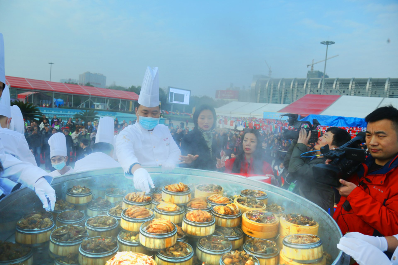 中国天门第五届蒸菜美食文化节圆满落幕千道特色蒸菜万人品尝