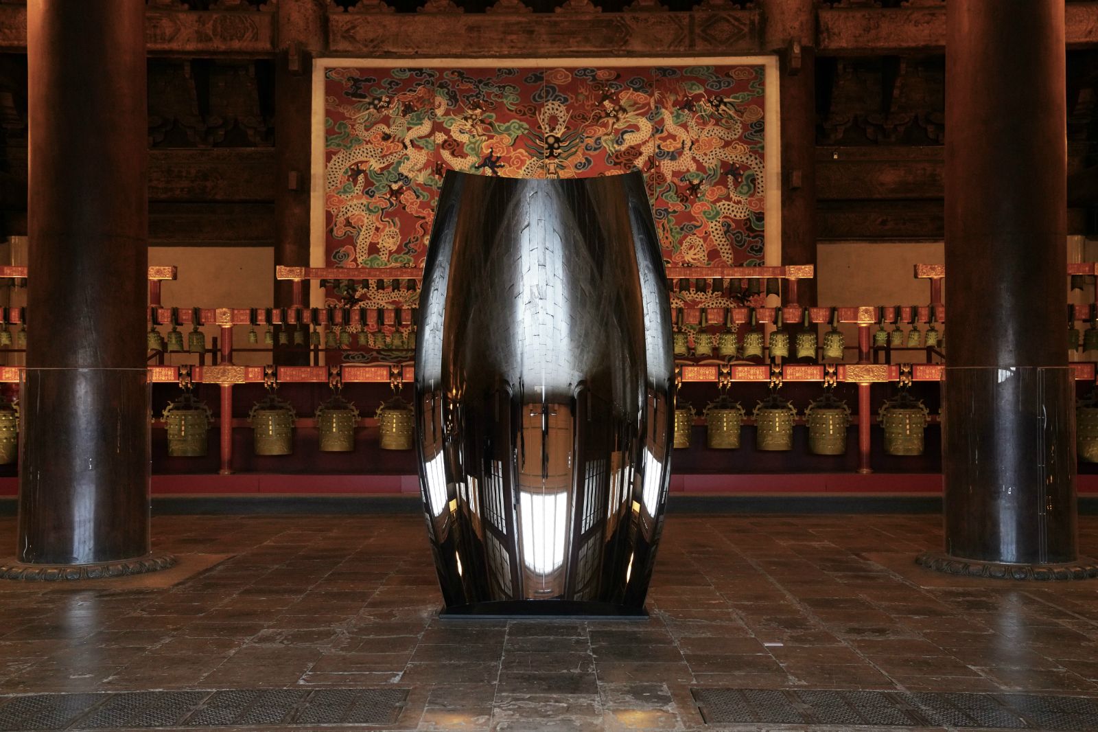 如何看懂正当红的艺术家卡普尔这篇展览解读有答案