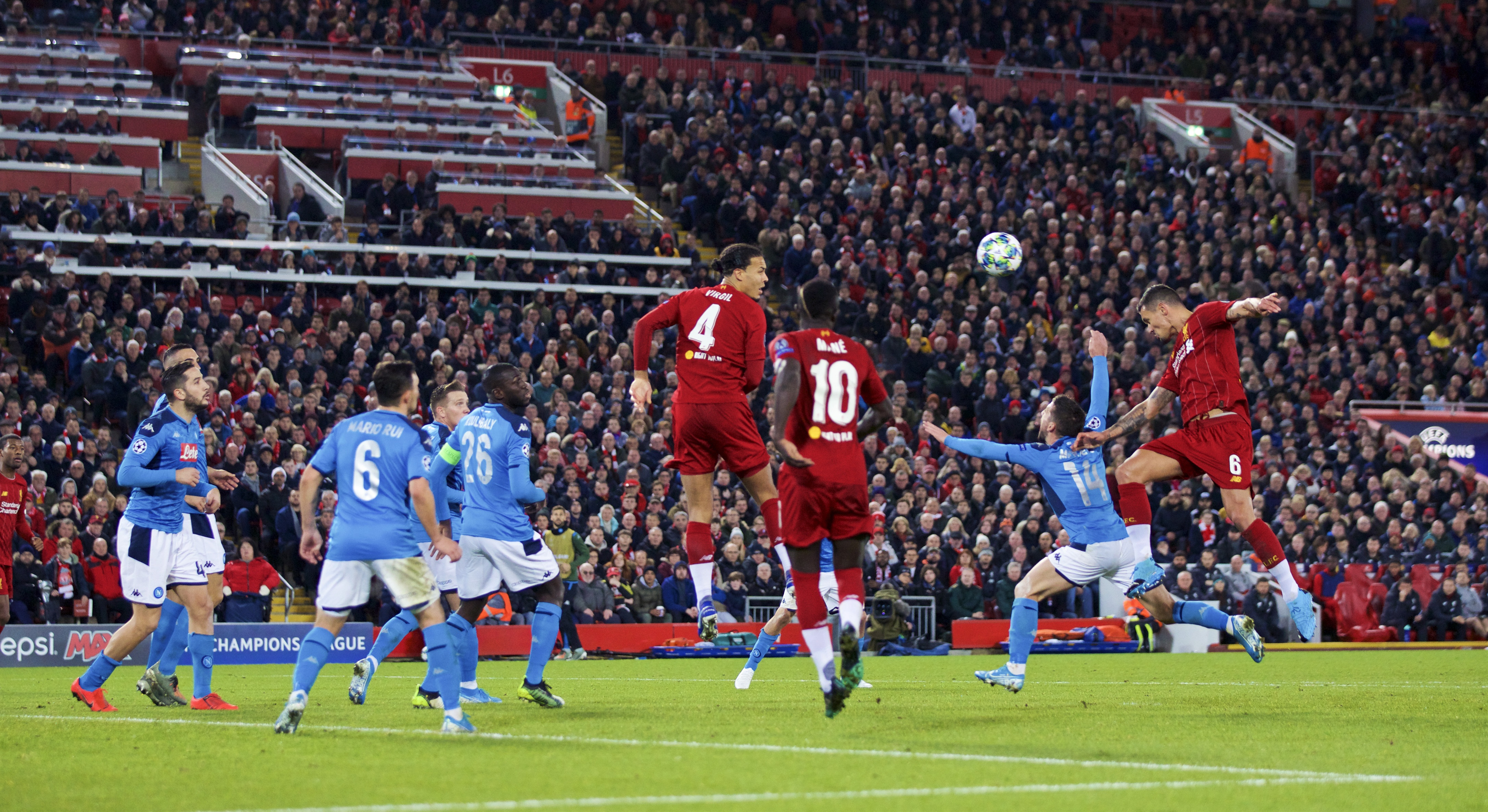 足球欧冠小组赛利物浦队战平那不勒斯队