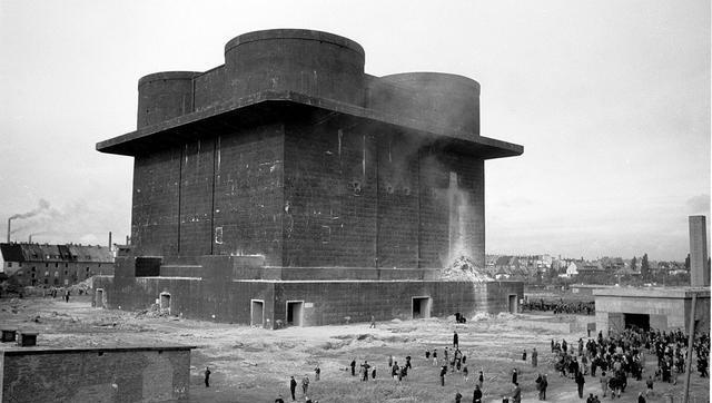 二战柏林周围的防空塔拥有各型防空炮火力强大坚不可摧