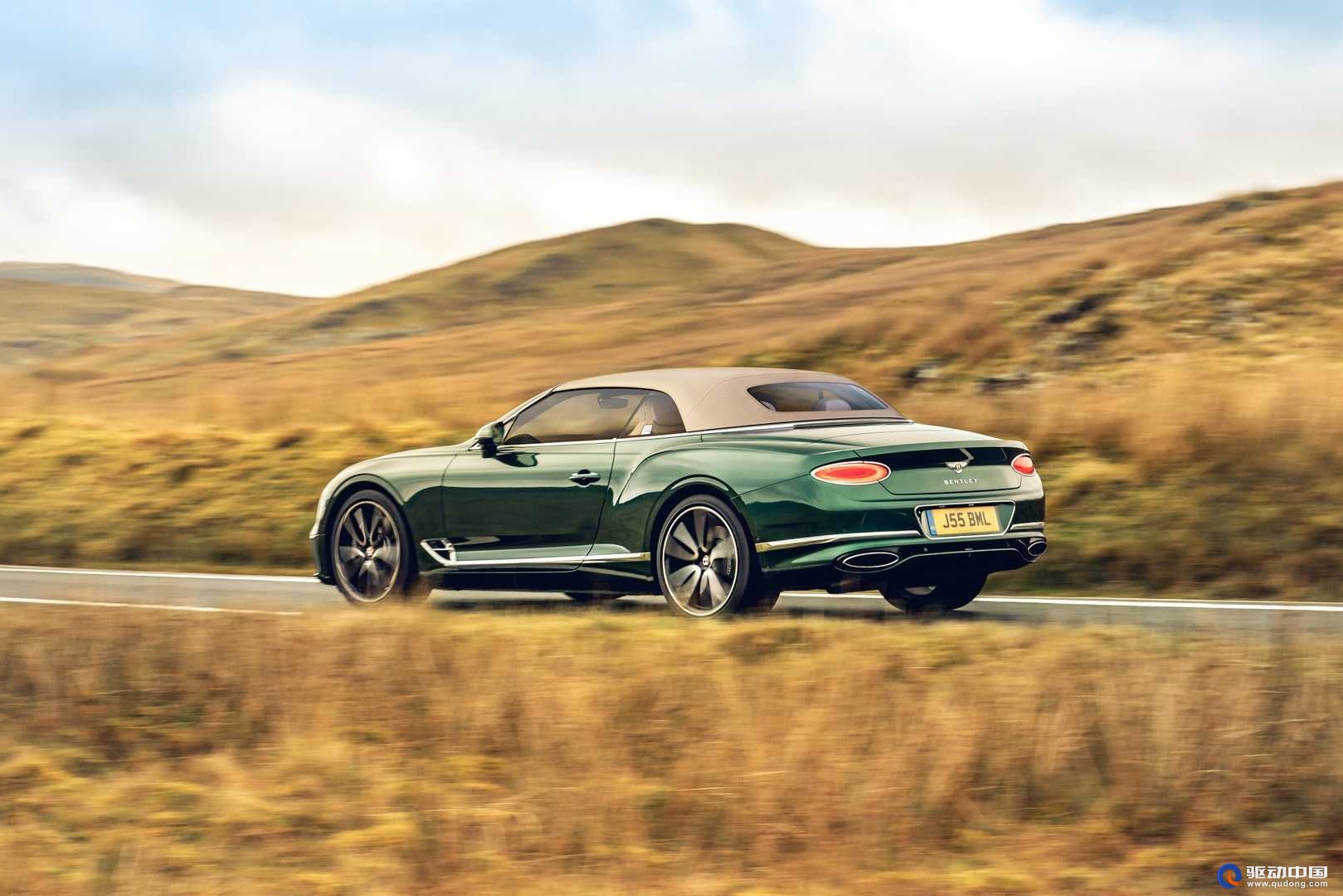 宾利欧陆gt敞篷版官图tweed车顶复古风情