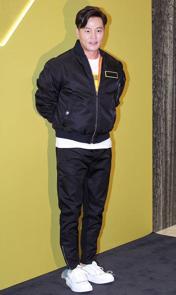 49岁李瑞镇被称不老男神出生金融世家超有钱被误会和崔智友恋爱