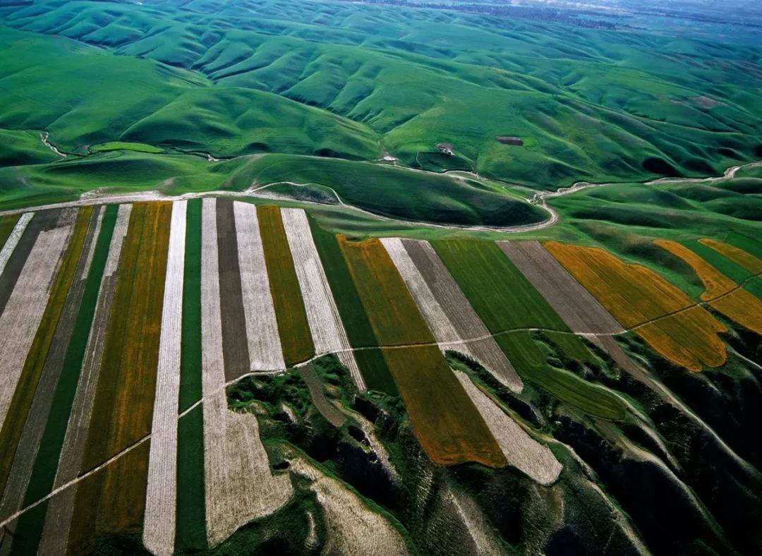 你绝对没见过的新疆,云端之上3000米,比航拍中国更震撼