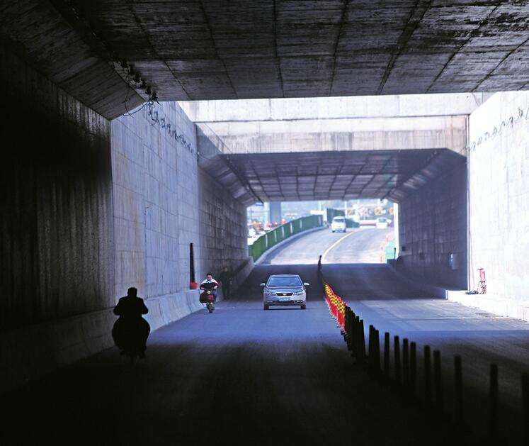 京台高速白马山隧道图片