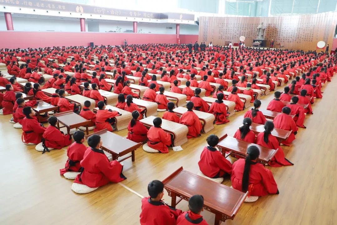 曲阜研學,菏澤1200餘位師生走進曲阜儒家研學基地體驗拜師禮