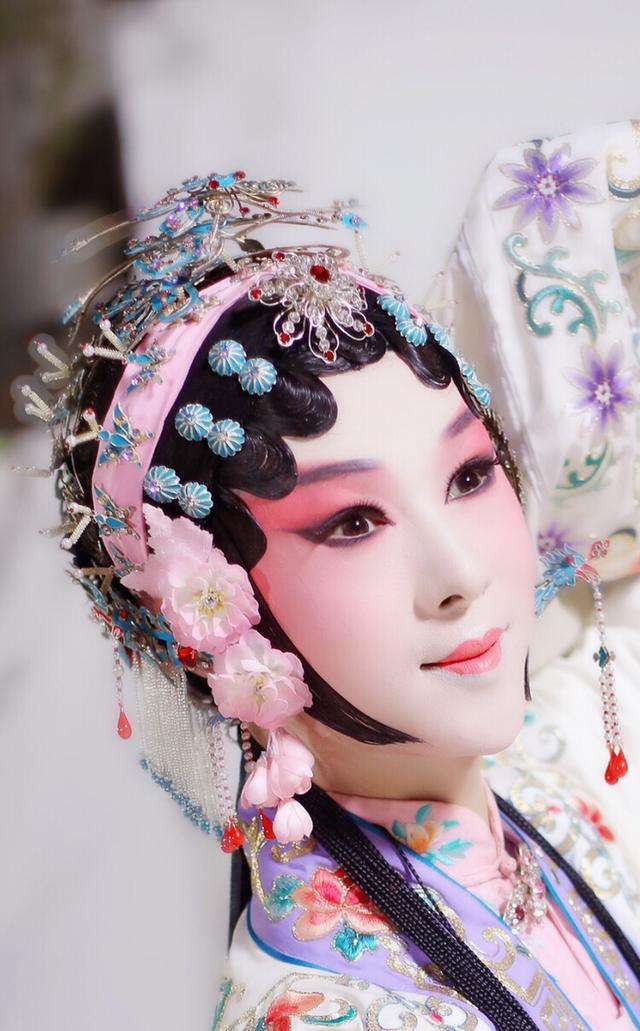 梅派传人董飞致敬经典引发热议