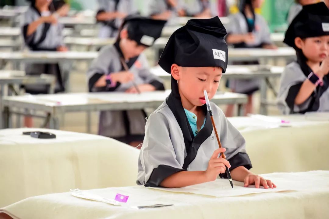 开笔礼回顾穿汉服点朱砂萌娃化身小书童开启人生第一课