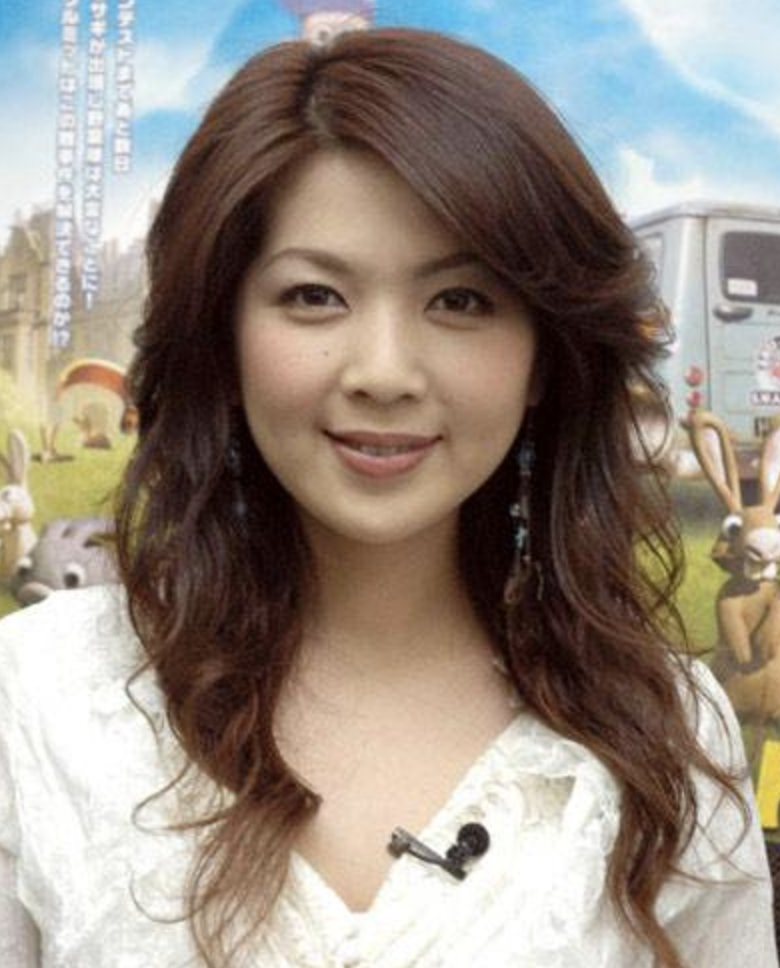 饭岛直子和前任离婚后闪嫁富豪,可惜还是没能迈过婚姻这道坎.