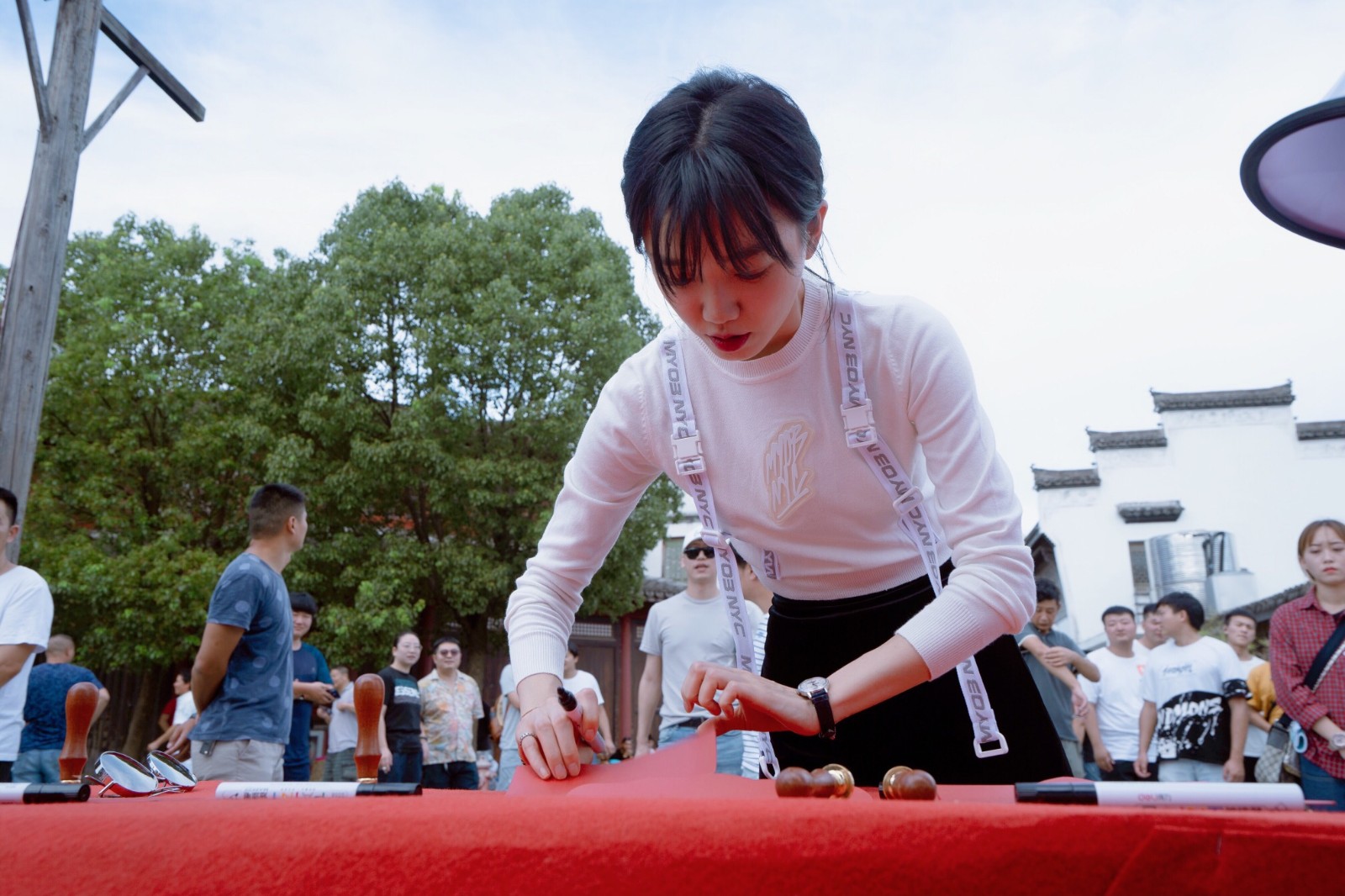 《我的野蛮女掌门》盛大开机 于莎莎演绎极品女掌门武动奇迹__凤凰网