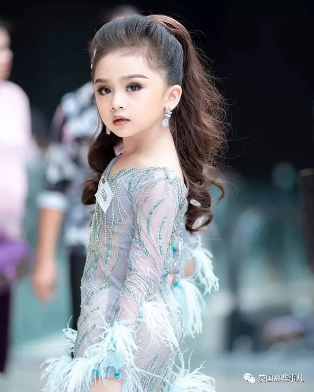 网友:就让她做个干净可爱的小女孩不好吗?