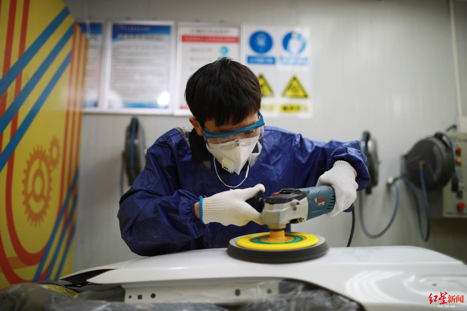 汽车维修工技能大比拼成都小伙获一等奖