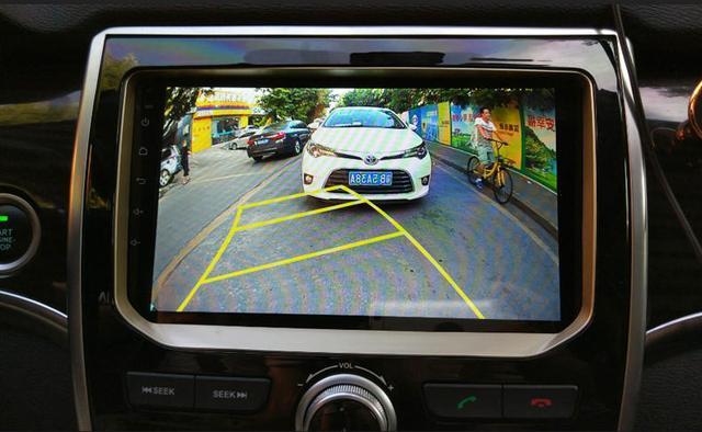 倒车影像的红黄绿辅助线是什么意思?