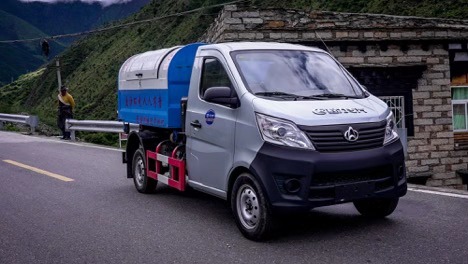 (图片说明 稻城俄初村垃圾车)