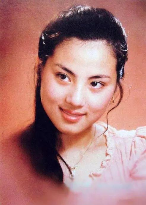 她是比邓婕还美的王熙凤,却被大29岁渣男欺骗毁一生