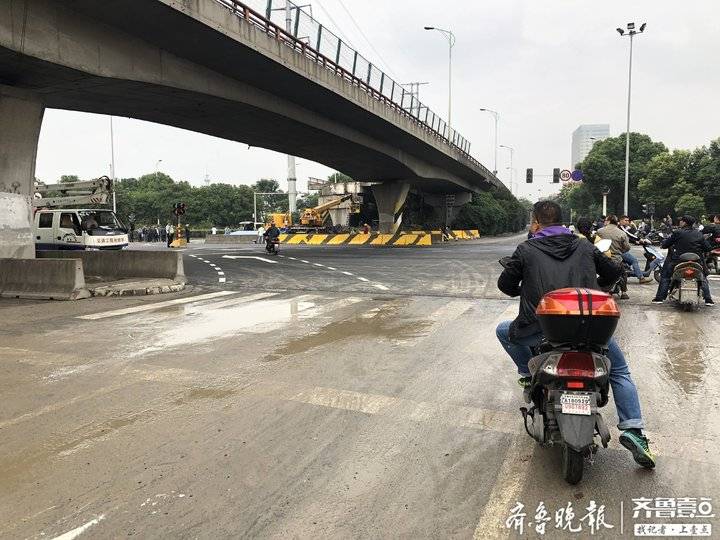 断桥如疤无锡高架桥坍塌事故36小时后桥下道路恢复通车