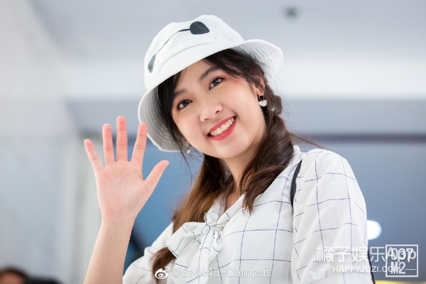 mobile niky,2005年的. june,这个二期生的颜值是很高了.