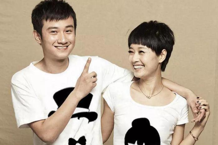 马伊琍和绯闻男友又同框这一次动作更亲密女方终于回应