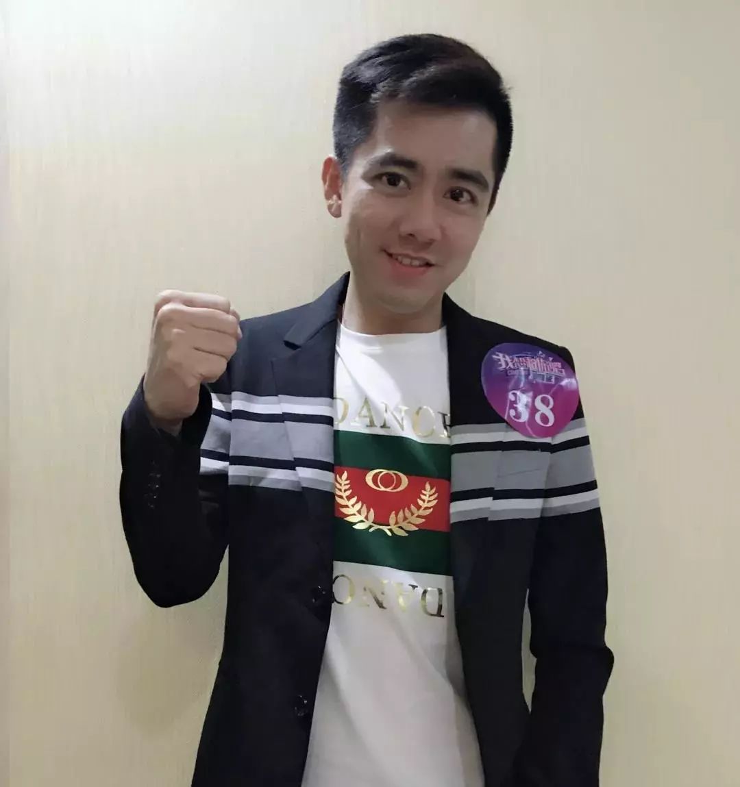 《我要去高雄》的词作者,福建厦门的卢洪亚作词,知名音乐人张振作曲