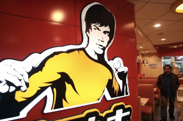 李小龙女儿诉"真功夫"侵权,八年收回百个李小龙形象的使用权