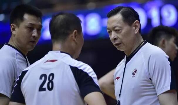 cba试行专职裁判制度,与5人签订劳动合同,闫军有望破格入选!