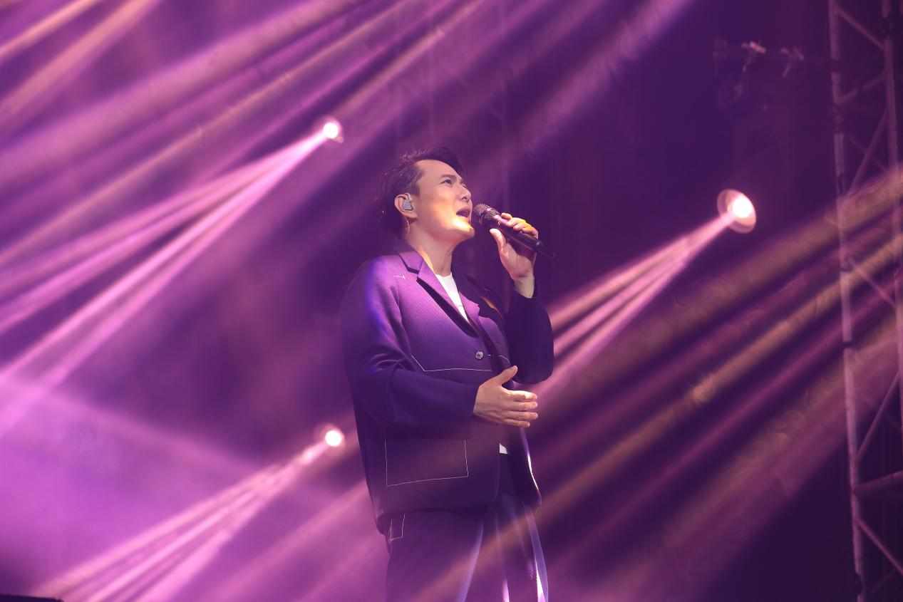 2019张信哲上海演唱会连开两场嗨到爆