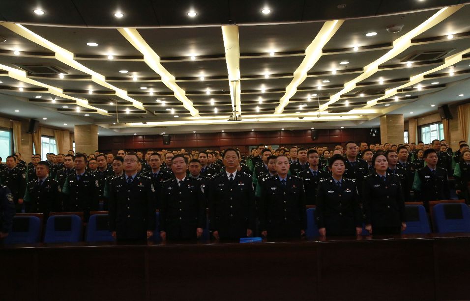 警察学院党委常委,副院长,四川省公安厅警察学院战训基地主任卓义才