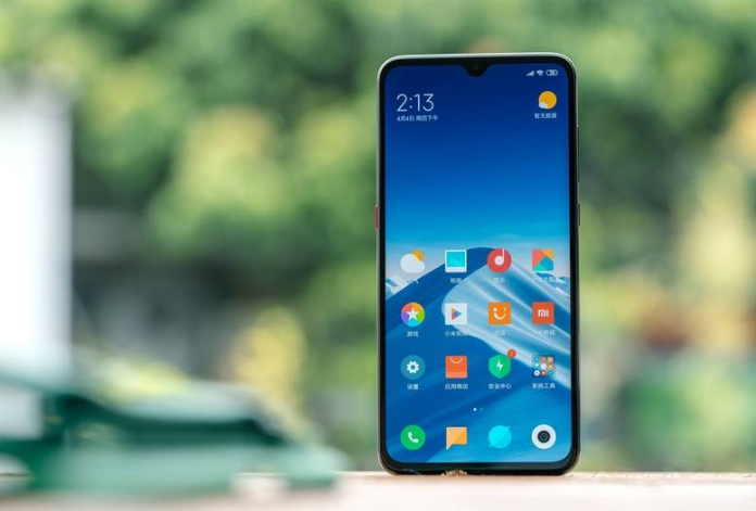 优秀的屏幕更是带来舒适的体验,小米9采用的是第五代的屏幕解锁技术