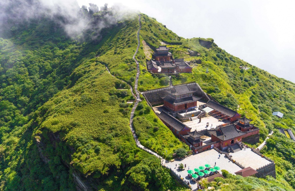 中国最危险的寺庙悬空近2500米一桥连接两山顶建造过程至今成谜