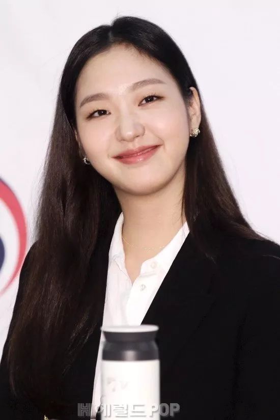 它的重要性是肉眼可见的,在脸同样大小的情况下,颅顶低的人会比颅顶高