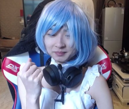 绝地求生:ifty兑现女装flag,老菊娇柔动人,看到薄凉我吐了