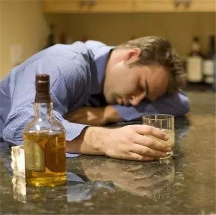 醉酒后的6种表现 可以看出这个人的性格 超准哦_凤凰网