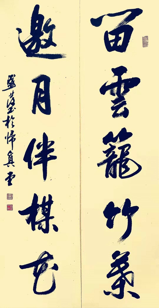 陈盛发的书法艺术尤以行书见长,纵观其作品:轻灵飘逸,典雅秀丽,气韵生