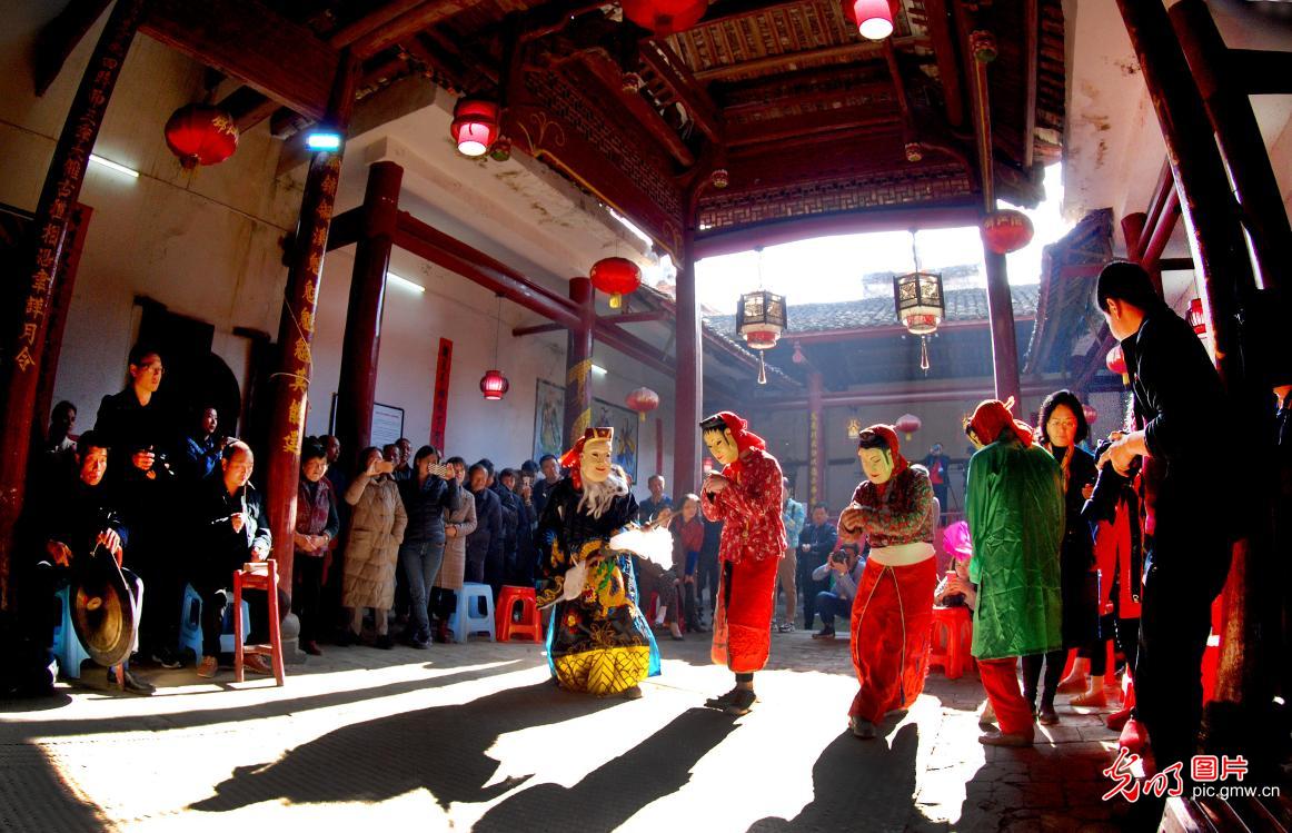 江西万载非遗傩舞展异彩