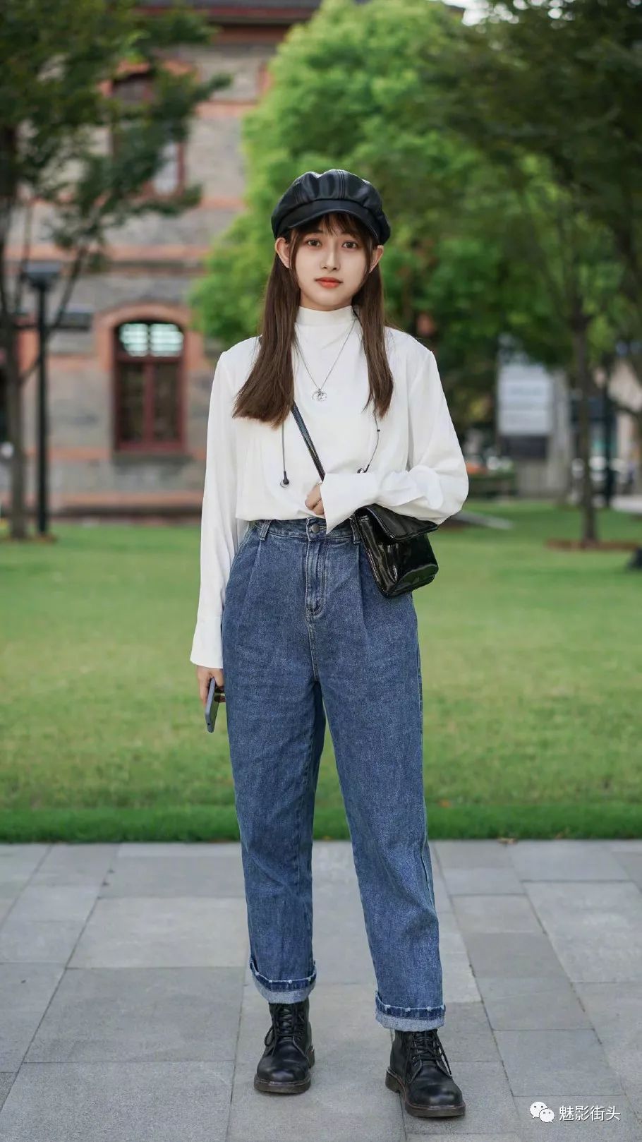 秋季天气转凉时髦的小姐姐用报童帽搭配服饰保暖又展现帅气感