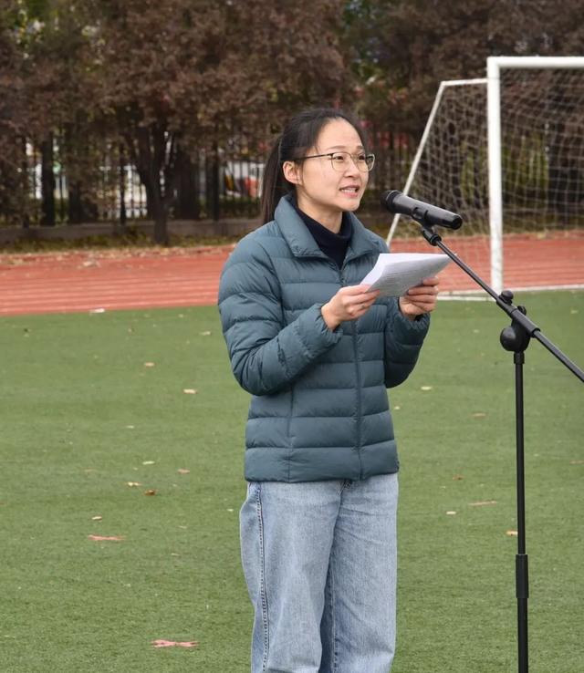 学生代表陈佳一同学发言