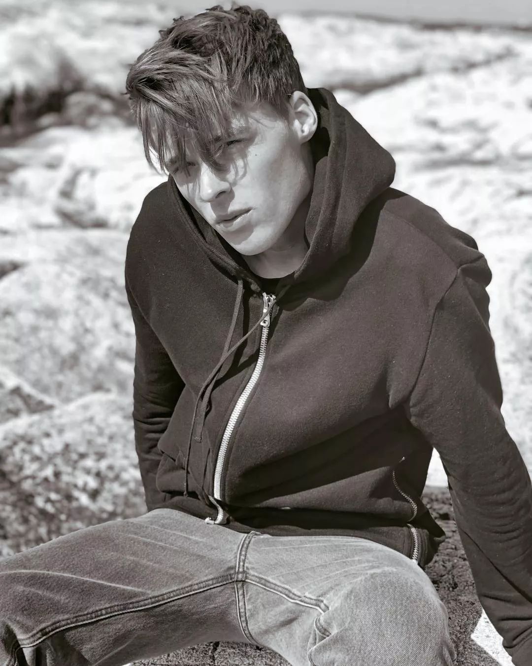 不过gustav入行比较晚,二十五岁时才觉得做模特是自己的梦想,因为起步