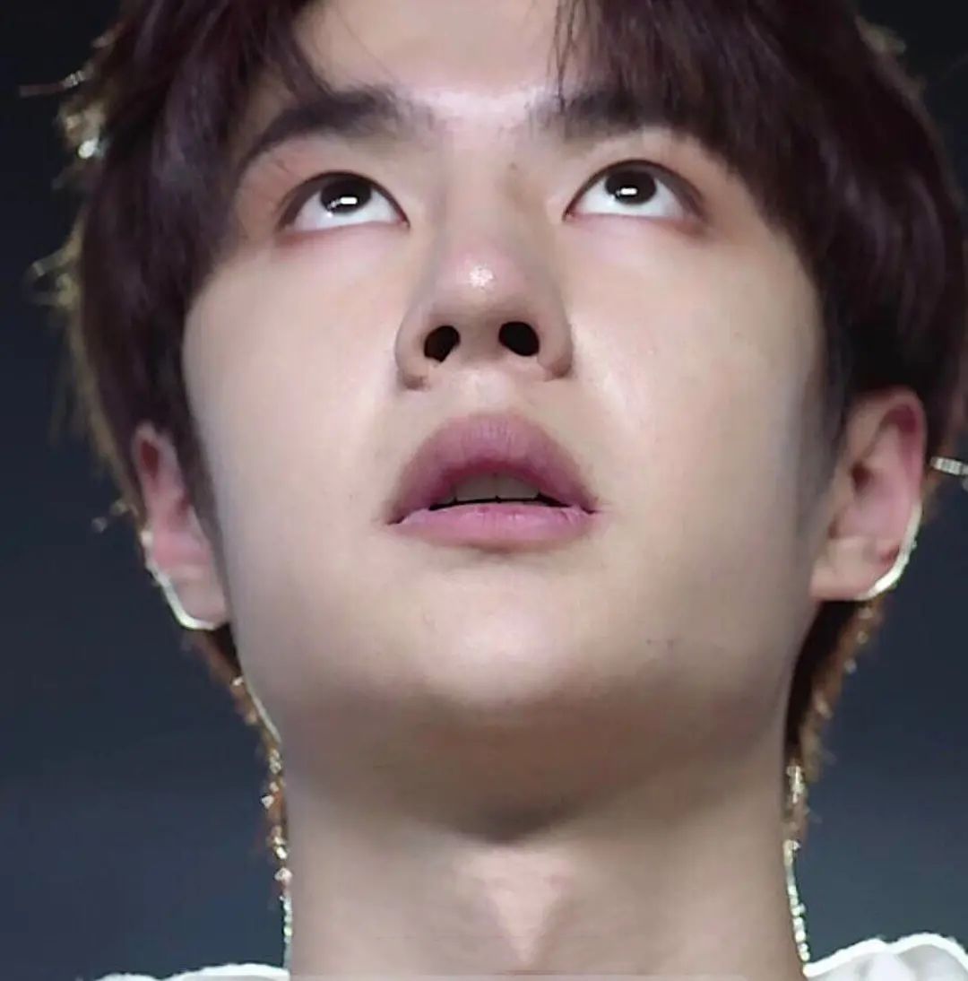 王一博撩到欧阳娜娜?靠得就是切鼻翼的刀疤?__凤凰网