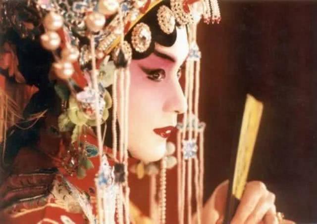 如果翻拍《霸王别姬》,现在的年轻演员里,谁能胜任程蝶衣一角?__凤凰