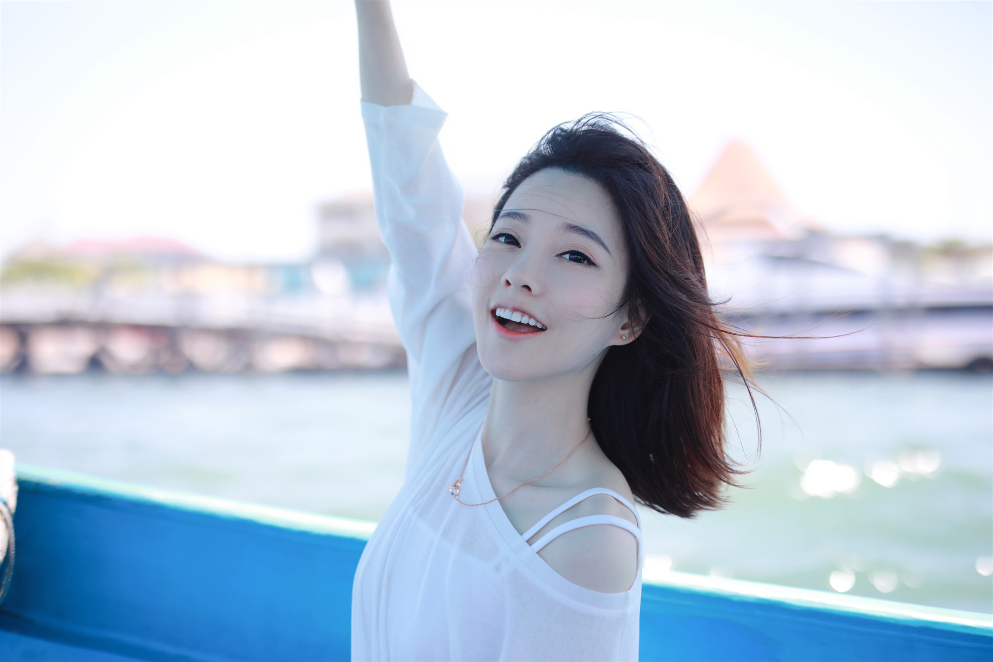 打开凤凰新闻,查看更多高清图片2014年,冯提莫入驻斗鱼