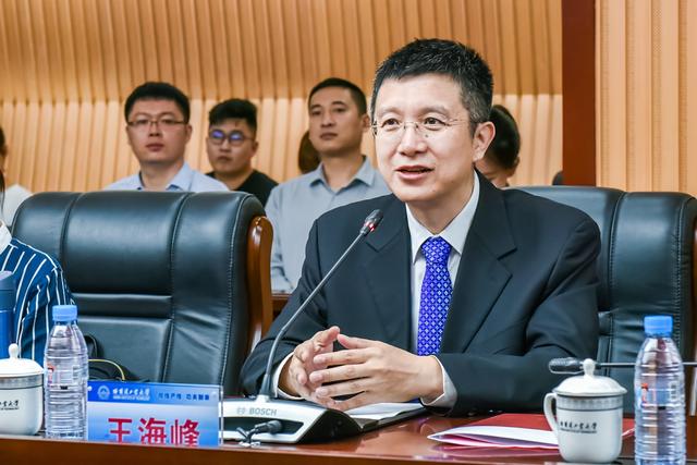 哈工大著名校友王海峰返校送"福利" 哈工大学子将优先接触顶尖人工