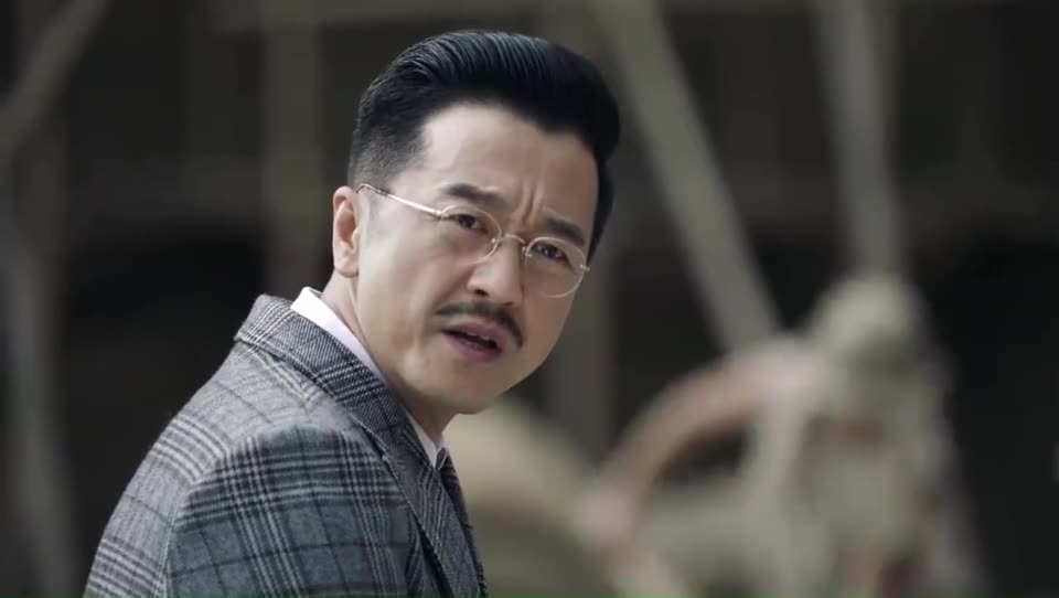 全家出逃被追杀,兄妹三人上海走散,二哥退房子股契给弟弟治病
