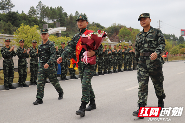 武警湖南总队7名赴科威特执教官兵顺利返湘
