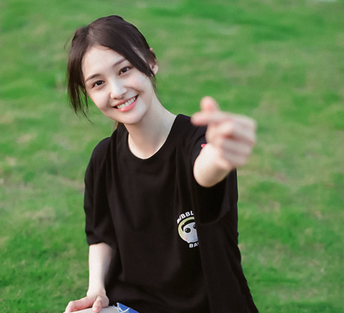 郑爽麻花辫 蓝色纱裙甜度爆表,今天也是为小爽美貌尖叫的一天啊!