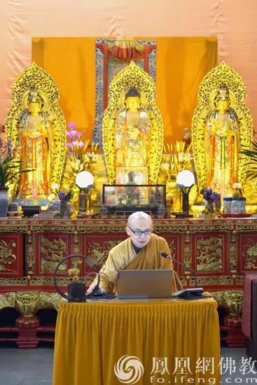 为大家解读植物与佛教的关系多宝讲寺住持宗振法师举办了"一叶一菩提"