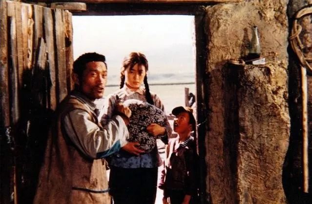 2019年末，《牧马人》突然爆火：电影女主丛珊这30年怎么样了？_凤凰网