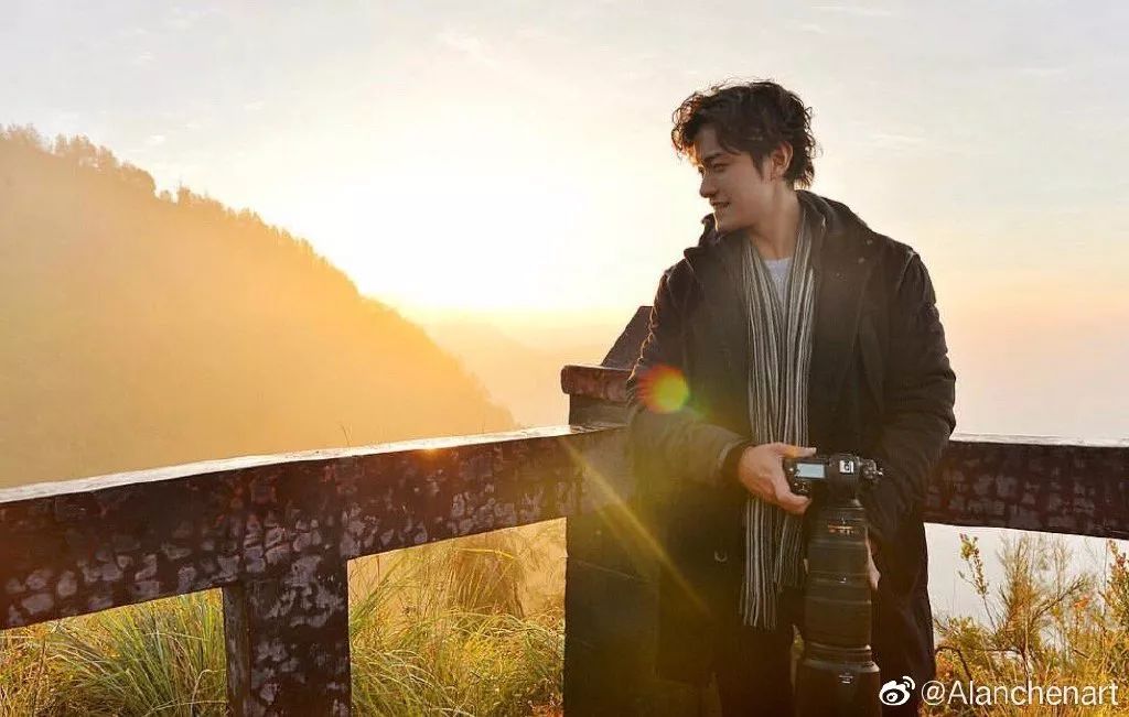 所以我们先来说一说这位艾伦,本名曾伟昌,马来西亚华人,  素人,比陈