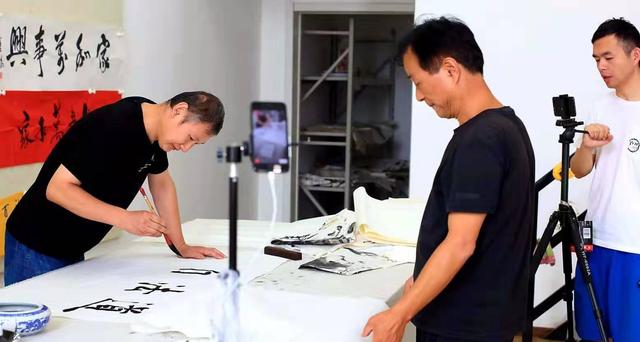 "直播"引领宋庄艺术品鉴赏交流新时尚