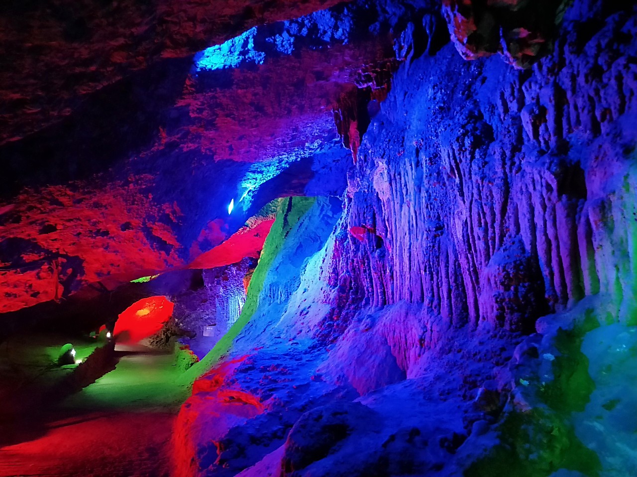 卧龙洞探寻之旅,坐船去寻找神秘地下世界!